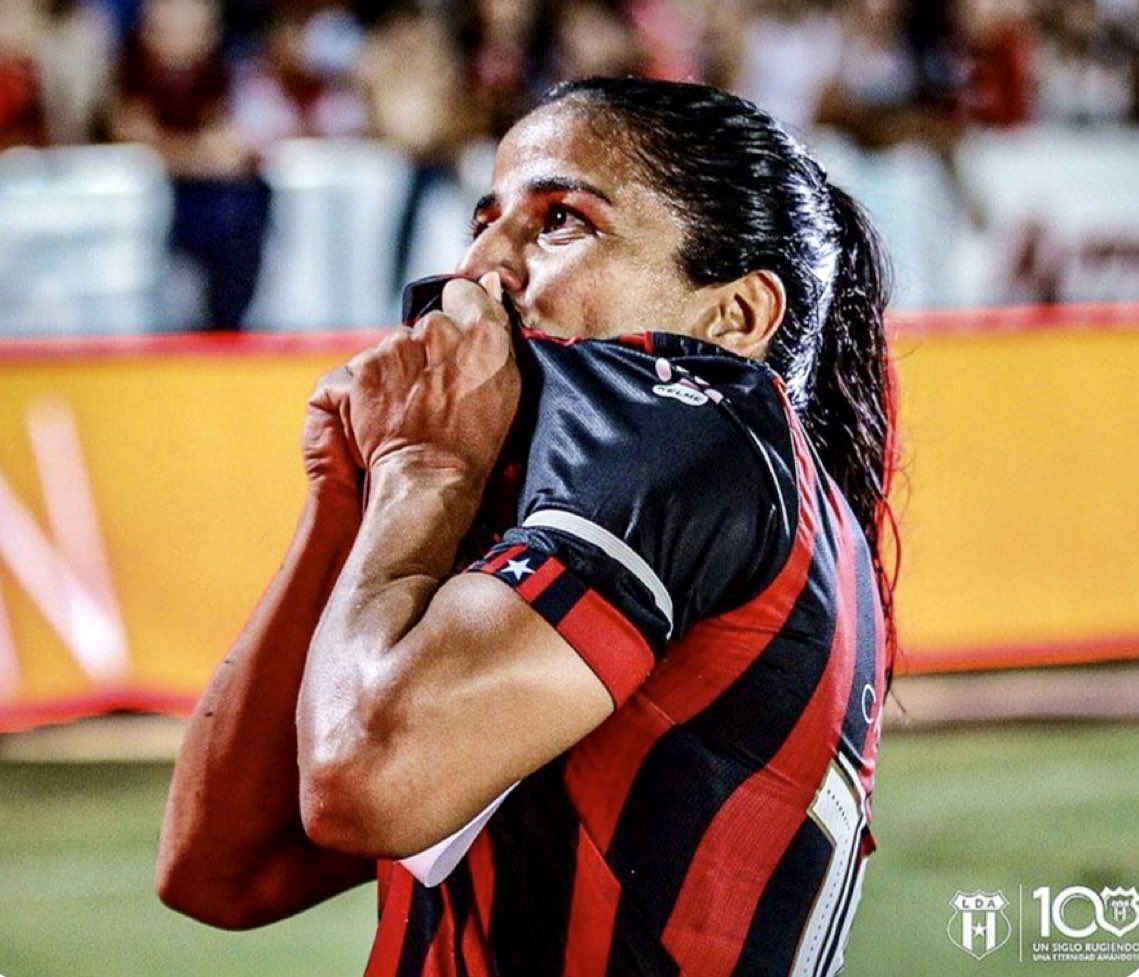 rothocha's tweet photo. Hoy se despide una leyenda, la mejor. Gracias @ShirleyCruzCR por tu enorme legado! 

❤️🖤 
💙🤍❤️ https://t.co/dHL2nKZxET