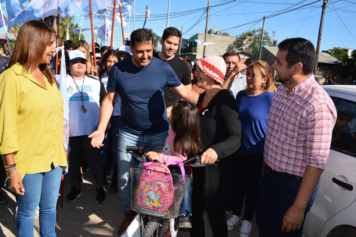CAMINATA POR EL DIVINO NIÑO 🙌

🚶🏾‍♂️ Con nuestros candidatos, los compañeros y vecinos del Divino Niño participamos de una enriquecedora caminata por el barrio.