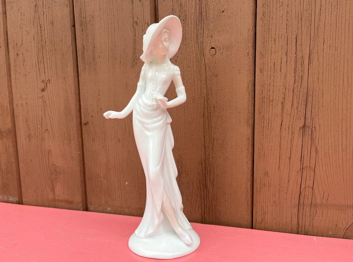 Porcelain Lady Figurine For CA$28 
Get it Now
etsy.com/ca/listing/126…
-
-
-
#Etsy #EtsyShop #EtsyShopVintage #Porcelain #Figurine #PorcelainFigurine #PorcelainLady #PorcelainLadyFigurine #Vintage #VintagePorcelain #VintagePorcelainFigurine #VintageFigurine #Deesnewoldgems