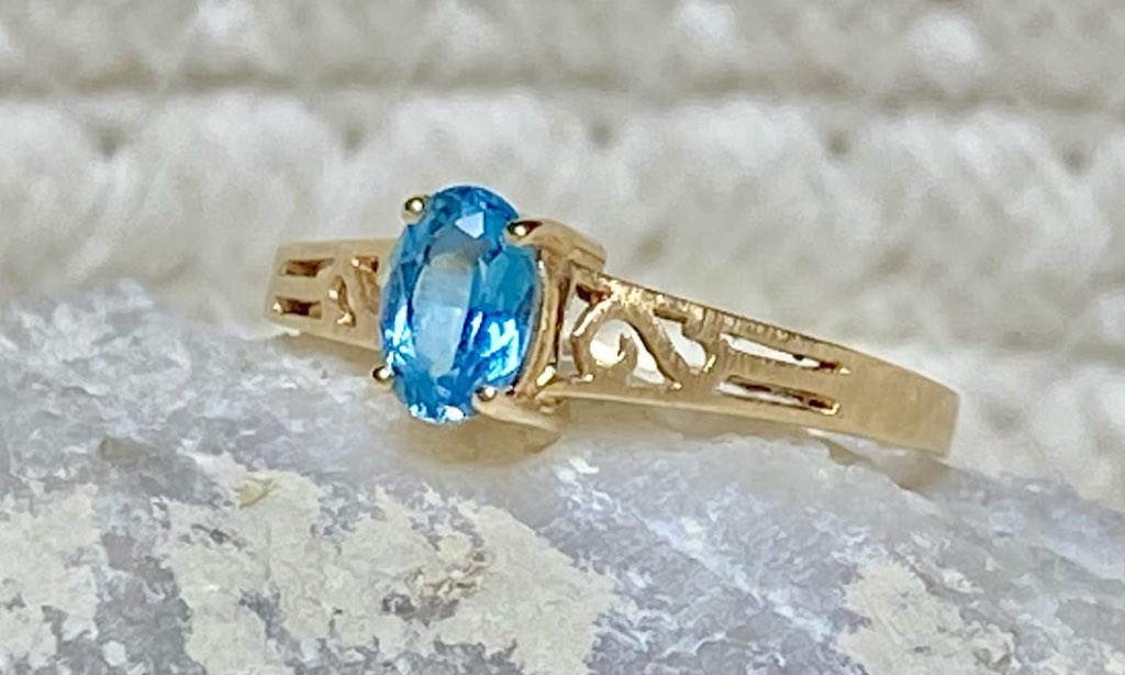 Relisted: Vintage 14k Yellow Gold Blue Topaz Ring - Size 6 - WH - 80’s Era - ‘S’ - Brushed

Can’t believe this is still available! 🩵😳🩵

ebay.com/itm/1757568273…

#vintagejewelry #estatejewelry #ring #gold #gemstone #bluetopaz #14k