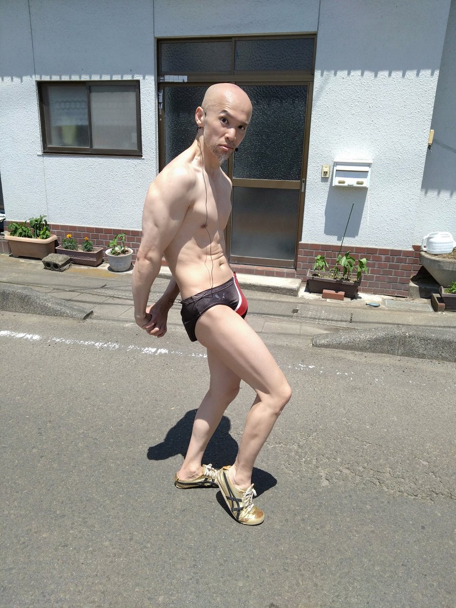 MaTmvVSKUgQm7eK's tweet photo. とおがった大道芸！
昨日拝見出来なかったココナッツ山本さんの新作は…
マッチョマジックでした💪✨ https://t.co/cdGSGgxWky