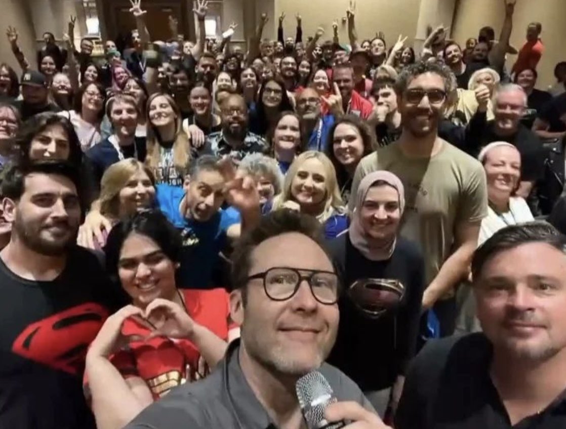 It looks like a big turn out in Philly “Smallville Nights “ with @michaelrosenbum and #Tomwelling ♥️