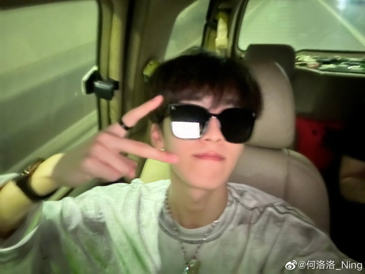 HeluoluoTH's tweet photo. [HeluoluoWeiboUpdate] 30052023

โอ๊เย✌️🦙🦙🦙

#heluoluo
#何洛洛
#เหอลั่วลั่ว https://t.co/oRlfcGlrwL