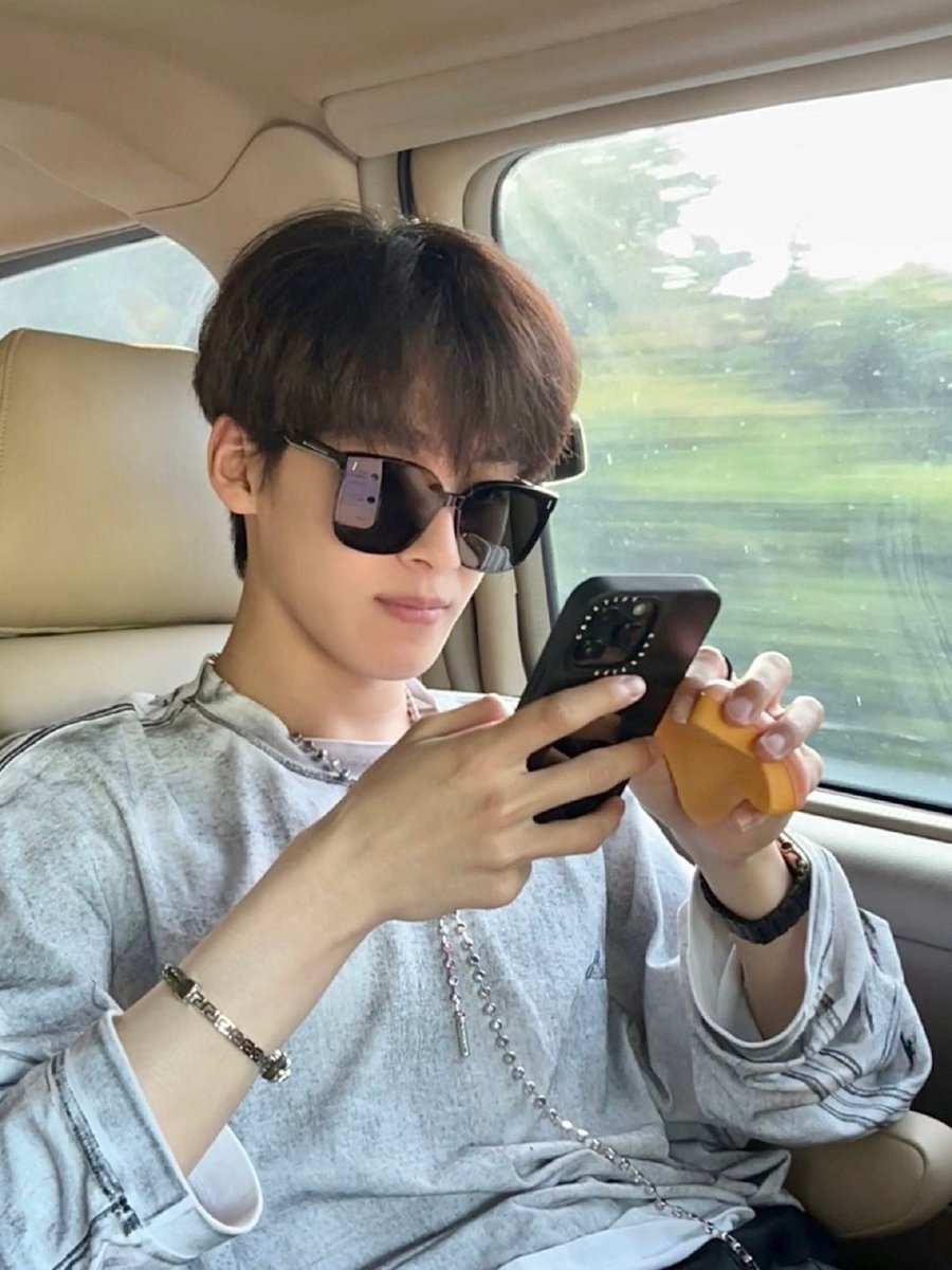 HeluoluoTH's tweet photo. [HeluoluoWeiboUpdate] 30052023

โอ๊เย✌️🦙🦙🦙

#heluoluo
#何洛洛
#เหอลั่วลั่ว https://t.co/oRlfcGlrwL