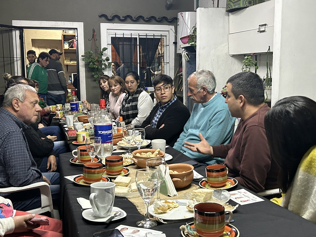 ARomanoNorri's tweet photo. Junto a Roque Mendía, compartimos la tarde con vecinos de Villa 9 de Julio. 

Charlamos sobre la importancia de ir a votar el próximo 11 de junio, como así también nos pidieron que cuidemos las urnas. 

Involucrarse y participar es la clave, juntos ganamos. 

#Lista820 #JxC https://t.co/KGjetmgBvI