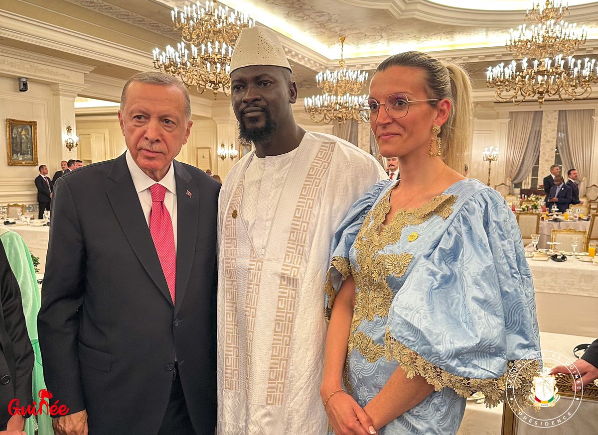 𝗔𝗡𝗞𝗔𝗥𝗔 : 𝗖𝗲́𝗿𝗲́𝗺𝗼𝗻𝗶𝗲 𝗱’𝗶𝗻𝘃𝗲𝘀𝘁𝗶𝘁𝘂𝗿𝗲 𝗱𝘂 𝗣𝗿𝗲́𝘀𝗶𝗱𝗲𝗻𝘁 𝗥𝗲𝗰𝗲𝗽 𝗧𝗮𝘆𝘆𝗶𝗽 𝗘𝗿𝗱𝗼𝗴𝗮𝗻

Le Président de la Transition, Chef de l'État, Son Excellence le Colonel Mamadi Doumbouya, accompagné de son épouse, a eu l'honneur d'assister à la…
