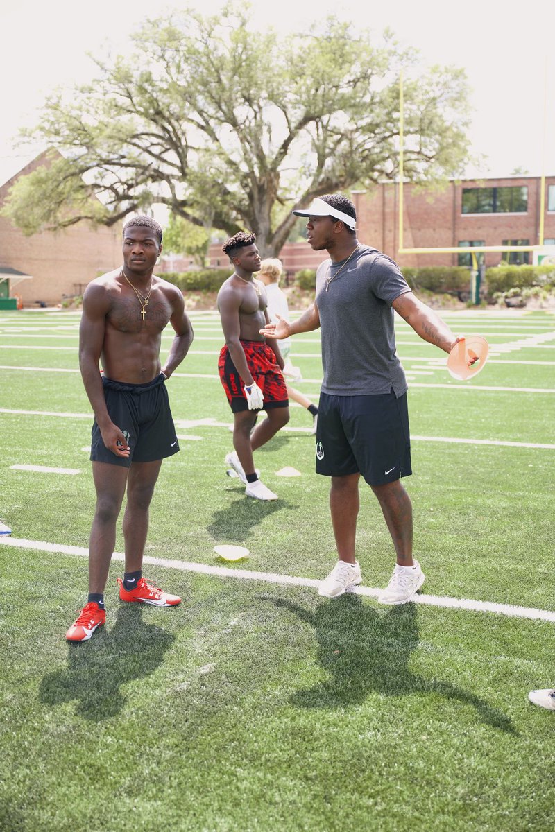 CoachMP__'s tweet photo. The sessions are always great and everyone always gets 1% better at their craft. #CoachMP #offszngrind #WRU https://t.co/l7n8xqY2vP