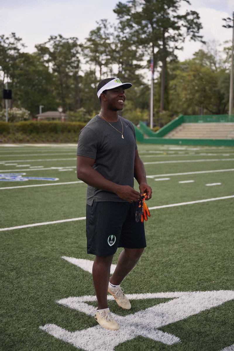 CoachMP__'s tweet photo. The sessions are always great and everyone always gets 1% better at their craft. #CoachMP #offszngrind #WRU https://t.co/l7n8xqY2vP