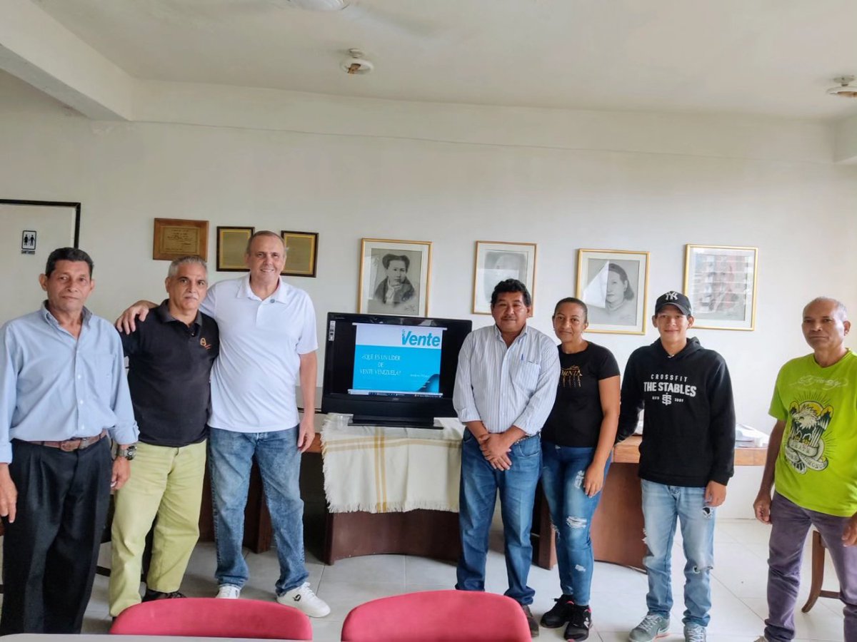 Hoy parte de nuestro equipo de la parroquia La Dolorita recibió el taller del líder Vente a cargo de nuestro coordinador de formación municipal, Andrés Piñate.

Seguimos formandonos y organizandonos para la libertad ¡VENTE!