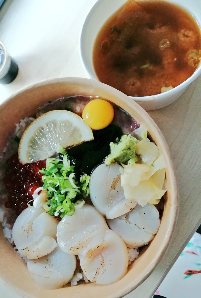 fun9fun9fun9's tweet photo. 私の体調不良で夫だけ外出。好きなもの食べてね〜と言われたのでネギトロ丼で。最高か。味噌汁もとてもおいしい🥰 #LifeinToronto https://t.co/eqzOSd8OJE