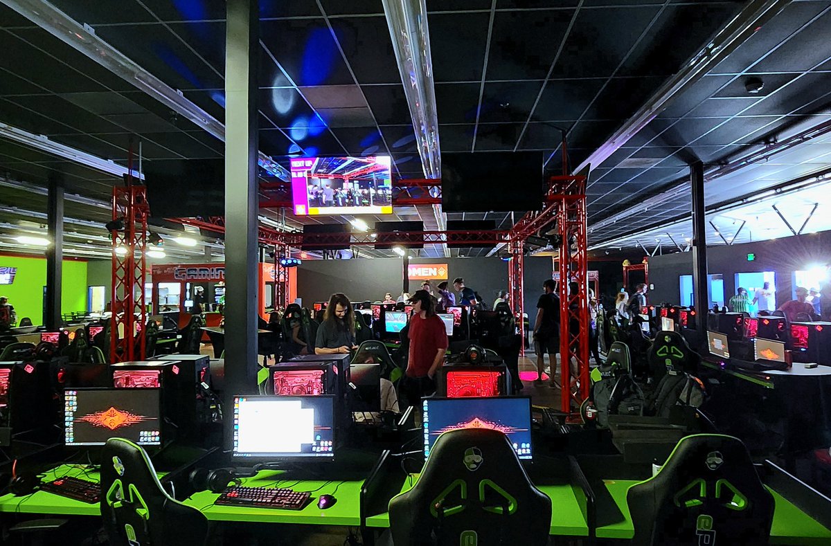 Infernos1s's tweet photo. Couldn't be a LAN without some pics! These lucky trophies are going home with the best teams Alabama has to offer. Can't wait to see these teams play off in the finals tomorrow! https://t.co/O38dymFe0H