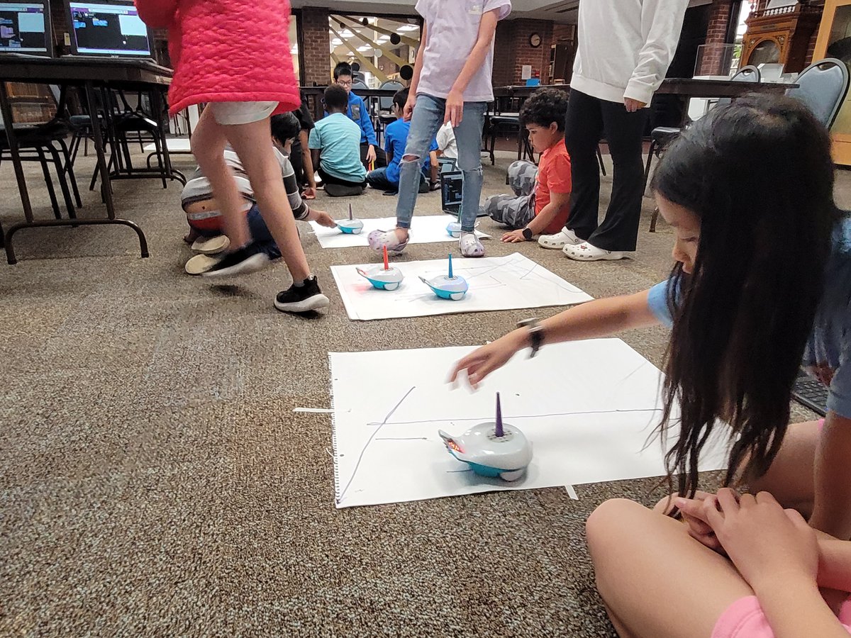 🤖 Housefull @Finch Robotics workshop at @sfplnj today! Enthusiastic minds eager to explore the exciting world of robotics!! @birdbraintech @NJSTEMPathways @NJSACC @WeMake4h #robotics4all #STEMeducation #LearningTogether #FutureLeaders