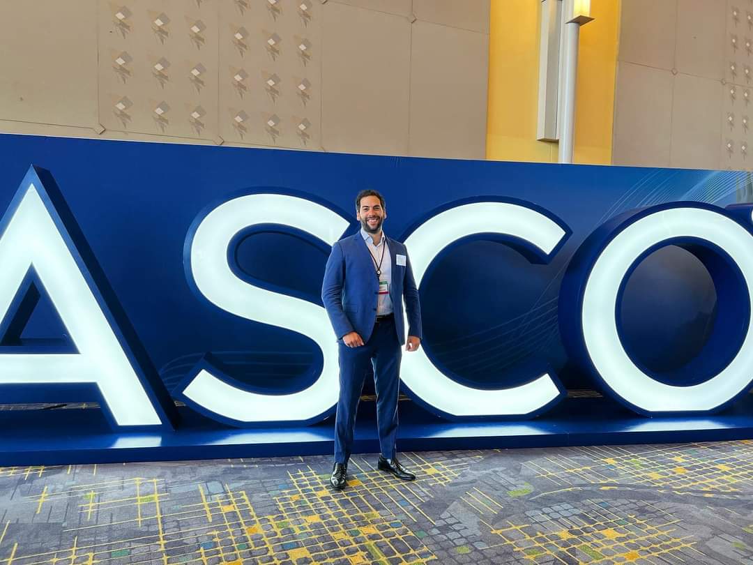 ManuelSelvi's tweet photo. Excited to be at ASCO American Society of Clinical Oncology annual meeting in Chicago 😊 inspired by cancer research #ASCO23 https://t.co/gAn8tr0iQU