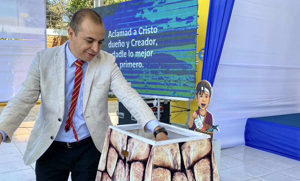 AdventistasMPN's tweet photo. ♥️En gratitud y adoración a Dios, cada #EDM pone en práctica dos de los principios de #fidelidad impartidos en los seminarios “lealtad y gratitud”  🙏🏻 #MayordomiaEsTodo #RID #ÉnfasisMisioneros https://t.co/Q4gYnMg5QY