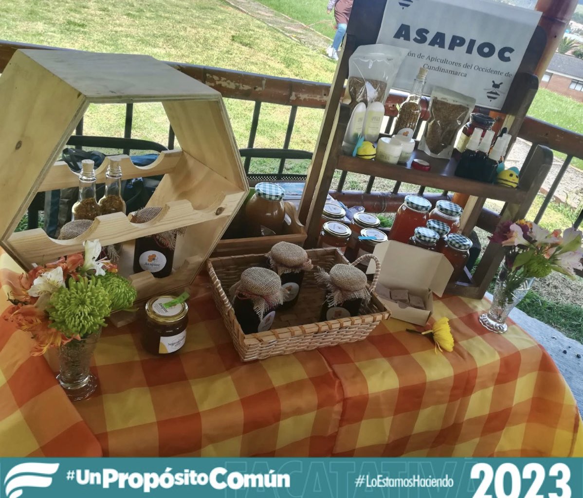 AlFacatativa's tweet photo. #SDAMA | Hoy el #MercadoCampesino llegó hasta la #BrigadaDeComunicacionesDelEjércitoNacional, donde nuestros productores comercializaron #ProductosFrescos y transformados de excelente calidad y con los mejores #Precios. #UnPropósitoComún #Campo #Agropecuario #Facatativá https://t.co/lDzcxesjt1