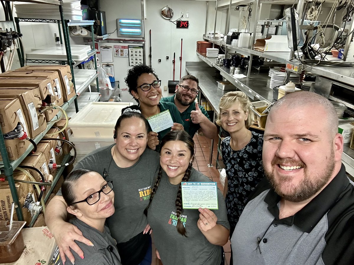 ZdcTx's tweet photo. Cheers to Bianca at Chili’s Alliance for Food &amp; Drink perfection by knocking the bar validation out of the park! And a big thank you to @JBarraza6 for your leadership along the way! Your leadership and feedback are invaluable! #ChiliheadCommitment #EggModel @brianl28 @Uhmall https://t.co/OtmQFu2Z2F