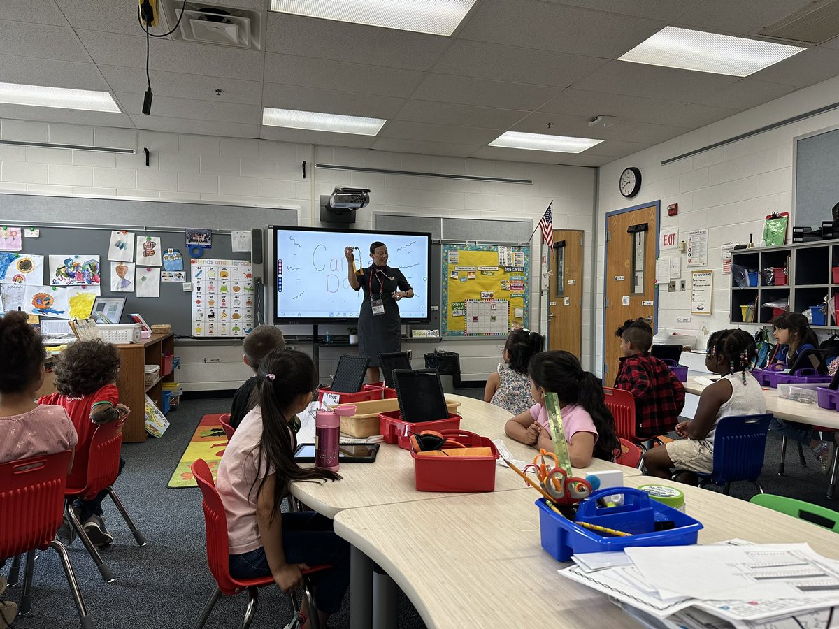 SLacorbiniere's tweet photo. Career day at @SwansCreekES was so much fun! Thank you to our amazing counselors @_CounselorSCES @ItzMrAOutchea for making it happen! https://t.co/txAxkUek7v