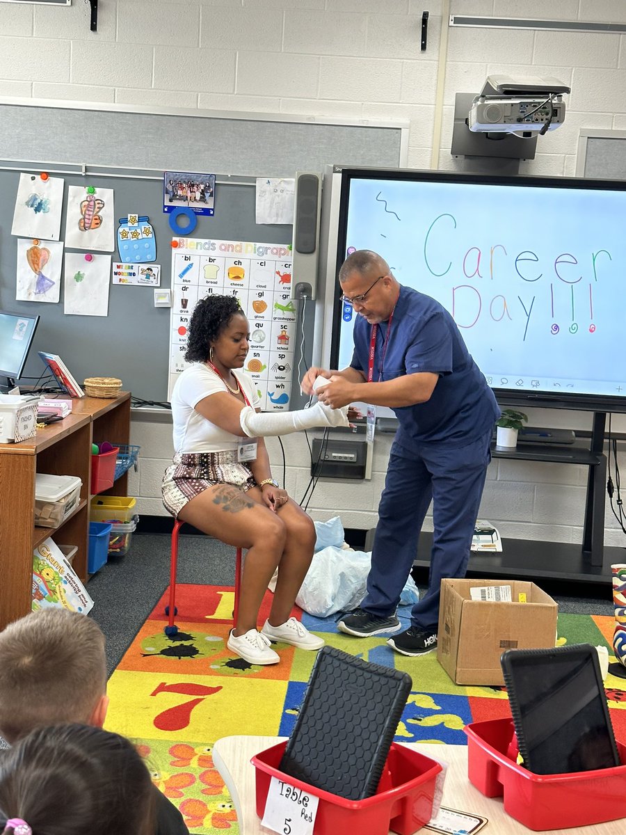 SLacorbiniere's tweet photo. Career day at @SwansCreekES was so much fun! Thank you to our amazing counselors @_CounselorSCES @ItzMrAOutchea for making it happen! https://t.co/txAxkUek7v