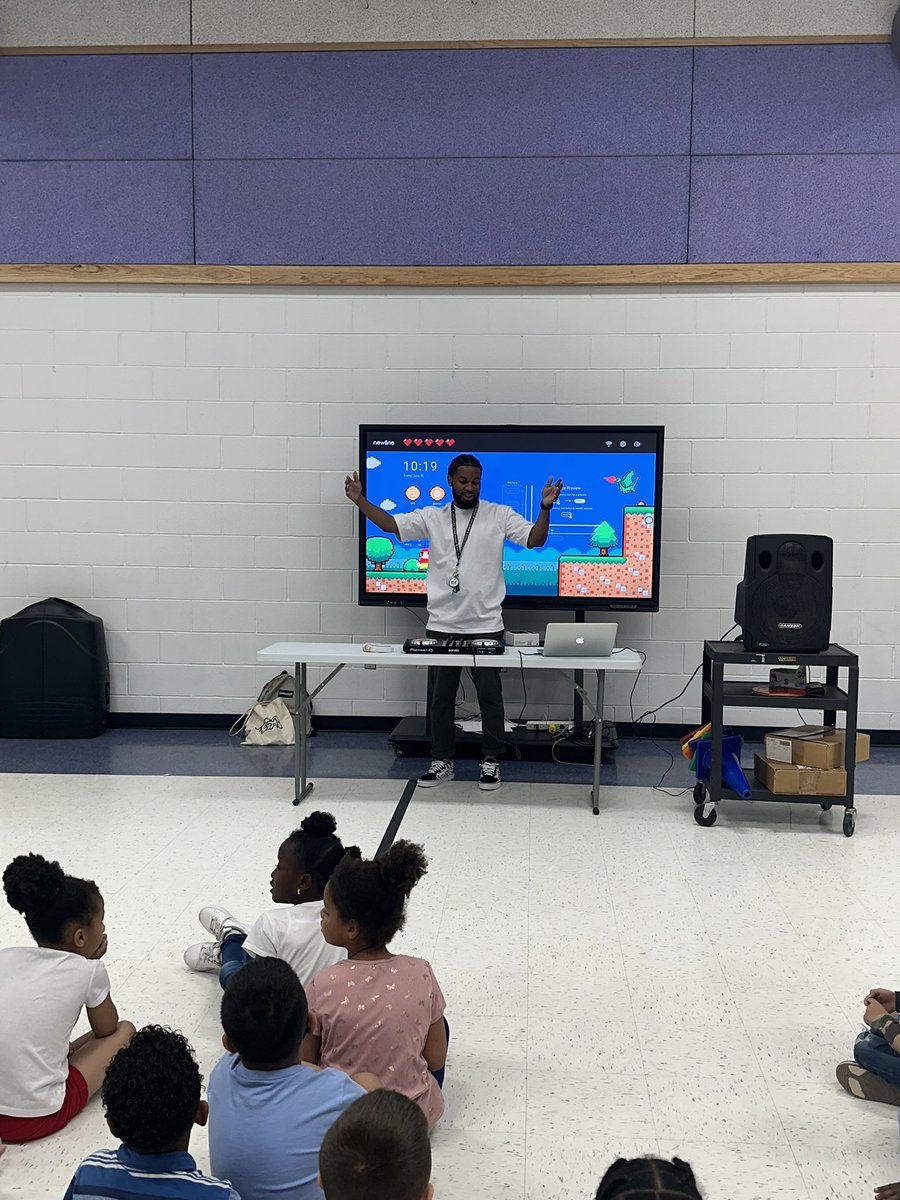 SLacorbiniere's tweet photo. Career day at @SwansCreekES was so much fun! Thank you to our amazing counselors @_CounselorSCES @ItzMrAOutchea for making it happen! https://t.co/txAxkUek7v