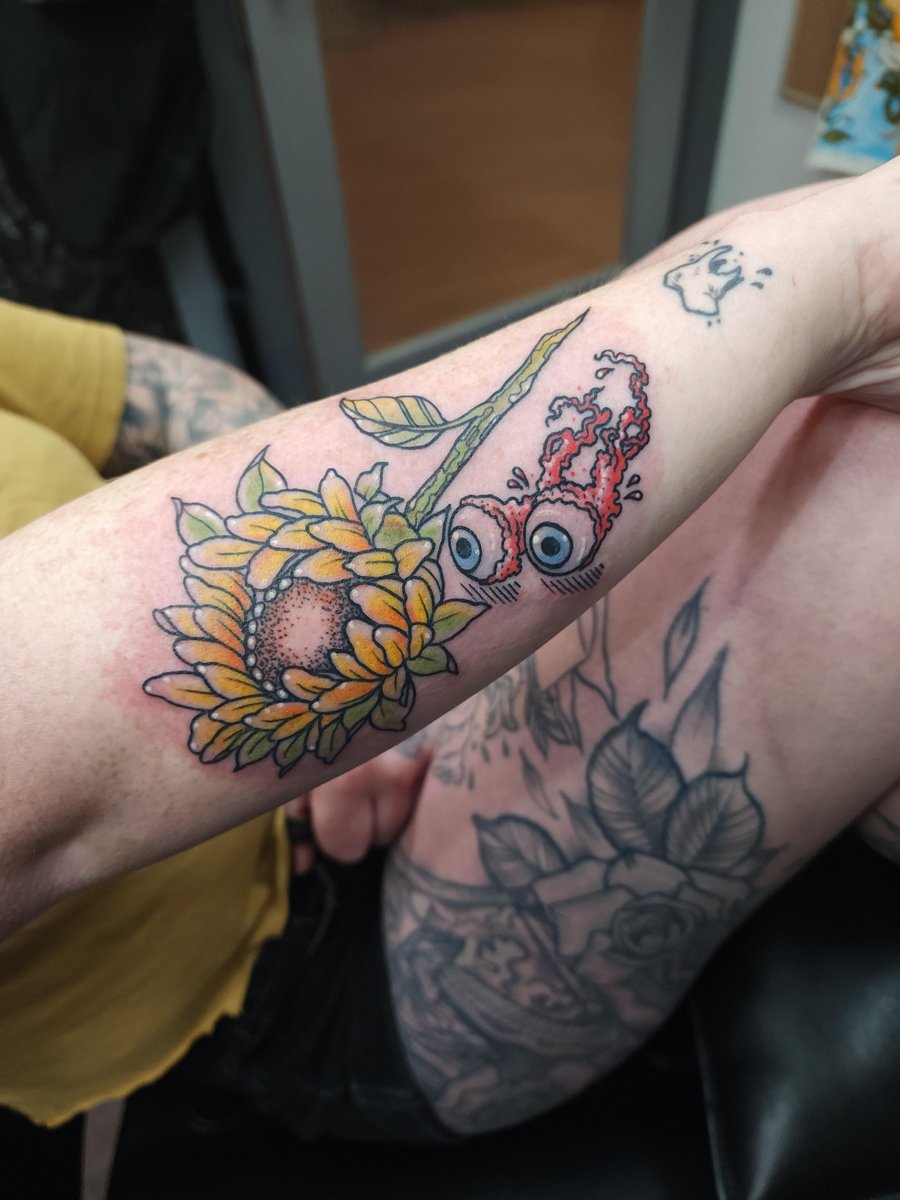 Sunflower and EYES!  By Brennan
-
-
-
-

#tattooslo #pierceslo #calpolyslo #centralcoast #tattoo #sanluisobispo #traditionaltattoo #blackandgreytattoo #colortattoo #traditional #sanluisobispo