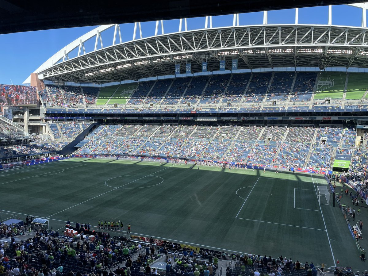 Extremely disappointing to see 42,000 packed in Lumen Field for Timbers-Sounders, and for half that or less to stay for Thorns-Reign. This was billed as a doubleheader. Tickets were sold to both matches combined. Props to all who stayed. But we have so far to go. #NWSL #BAONPDX