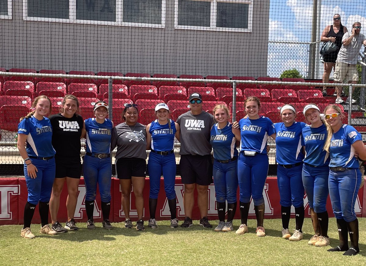 ReganEasterwood's tweet photo. Spent the last two days at camp with @defo25 and @UWA_Softball! We got a lot of work in and closed it out with a friendly scrimmage! Had a great time with Coach and her staff!  See y’all soon! 💪 https://t.co/KiQfORJT6P