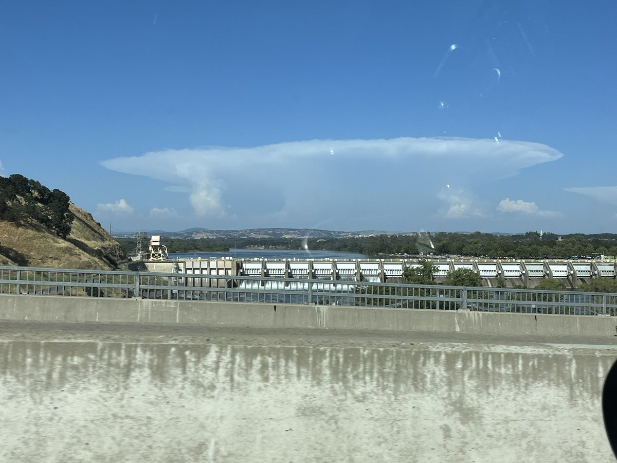 Awesome anvil on this storm <a href="/NWSSacramento/">NWS Sacramento</a>