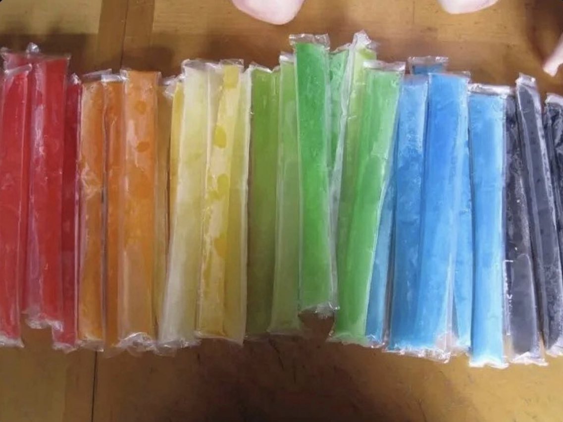 Lofty_Vtuber's tweet image. It's 85 degrees outside, which one are you picking?

#VTuber #Summer #VTubersAreStillWatching