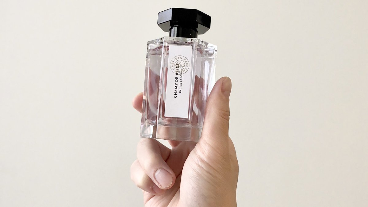 ブラックベリーの香水、ラルチザン パフュームの『シャン ド ベ』 訳す