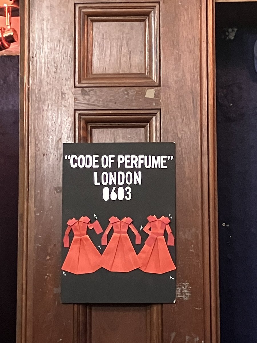 AknPfm's tweet image. 物販横に何気なく飾ってあったこれ、作りが凝っていて可愛かったの！どなた作？？

#CODEOFPERFUME