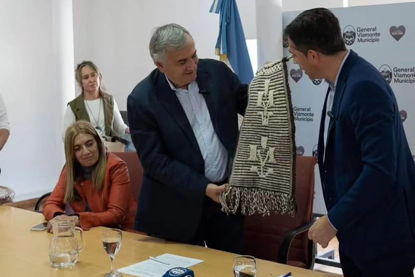 Más tarde, visitamos la UNNOBA donde nos recibió <a href="/RectorUNNOBA/">Rector UNNOBA</a> y Jerónimo Ainchil, rector de la <a href="/unsadaoficial/">UNSAdA</a>, para conversar sobre la situación de nuestro sistema educativo. 

Allí también nos reunimos con miembros de la Agencia de Desarrollo y empresarios y emprendedores.