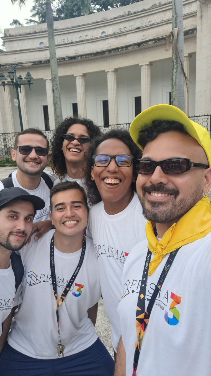 FabrizioSDC's tweet photo. Hoy fue un día muy lindo y feliz en el #ZappingPlural. Estoy super agradecido con la vida por permitirme compartir con gente tan talentosa y de gran corazón.
Gracias mis #Prisma3 por permitirme vivir bonitas experiencias y compartir con gente bien marica como yo 🏳️🌈✨️💛 https://t.co/AFM1DUaySg