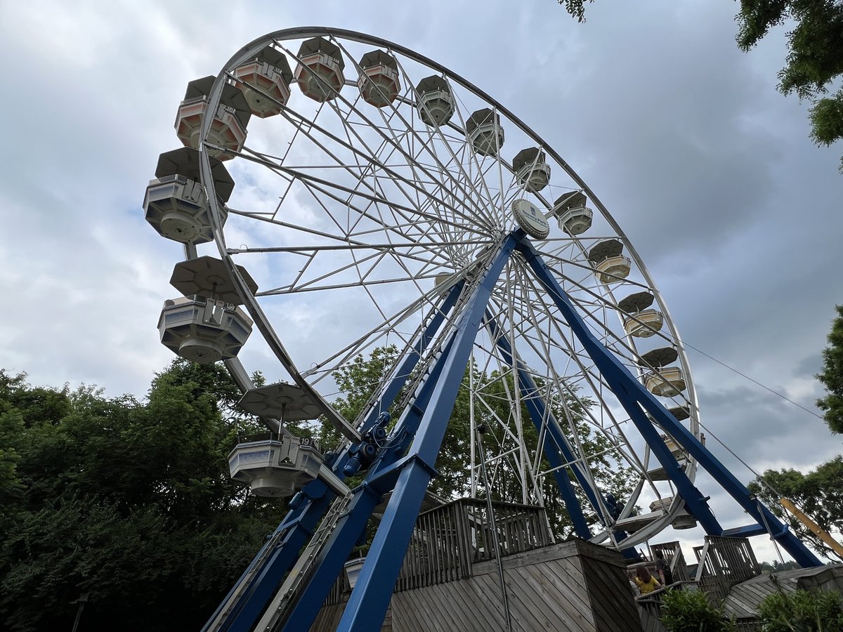 DanHower's tweet photo. I love the view from up here! Dorney Park’s Ferris Wheel (opened 1989) is the perfect ride to relax and wind down after a thrilling day!
#DorneyPark #DPBestDay #CoasterNation https://t.co/P7NdIxveTZ