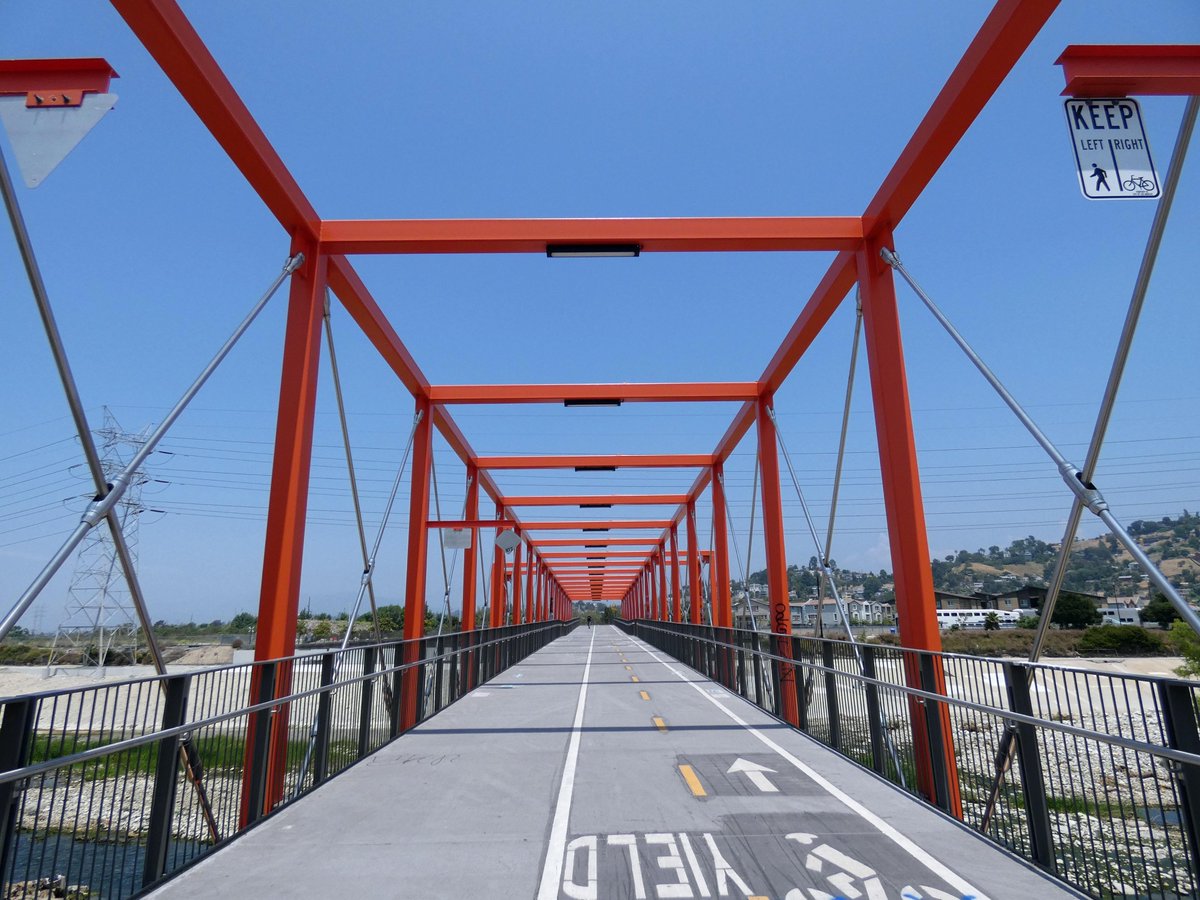 Photo Essay: Another LA River Bridge Tries to Unify Two Sides of the Same City 
avoidingregret.com/2023/06/photo-…

#lariver @metrolosangeles #frogtown #elysianvalley #cypresspark #carfreeLA #walkinginLA