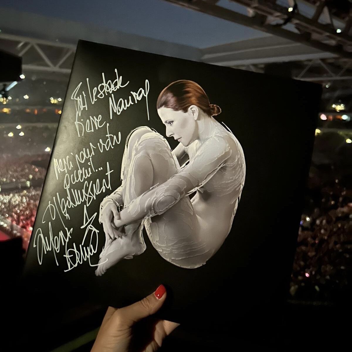 Ce soir, Mylène Farmer enflammait la Decathlon Arena - Stade Pierre-Mauroy pour la première date de sa tournée NeveMore🏟️

Retour en images sur cette soirée magique, que l’on est pas prêts d’oublier!✨