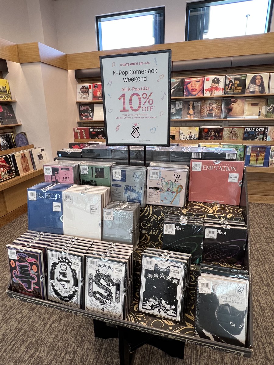hello82official's tweet photo. SPOTTED‼️Barnes &amp; Noble employees wearing our T-shirt for K-POP COMEBACK WEEKEND! 

10% OFF on ALL K-pop albums you love! 

📆 6/2 to 6/4 
Don’t miss this big chance! 

*Please look at our description to see if YOUR local Barnes &amp; Noble is doing a K-POP COMEBACK WEEKEND! https://t.co/1kq4YTGreF