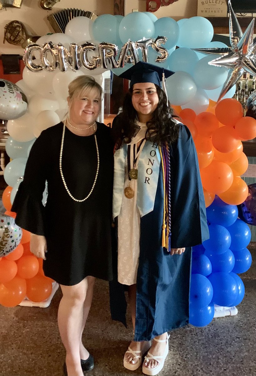 CarrollTafe's tweet photo. 🐅💙🧡Farewell to our TAFE Seniors! Show the world what you are cabable of and leave your mark! You all are amazing! Blessings always!🧡💙🐅 https://t.co/lck5HLmepC