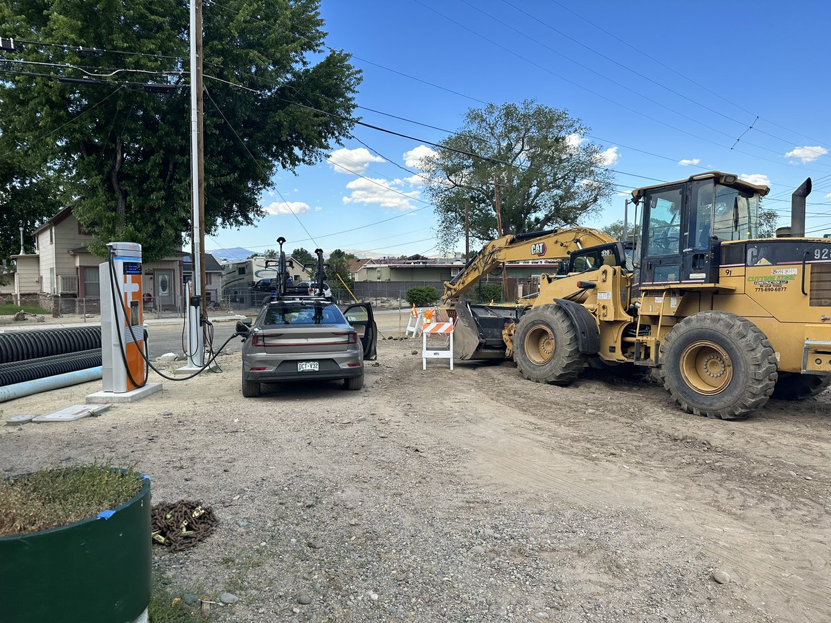 MaxPatten's tweet photo. When they’re renovating the visitor center but you still want your free DC fast charger 😂 #softroading https://t.co/oR4GSGod48