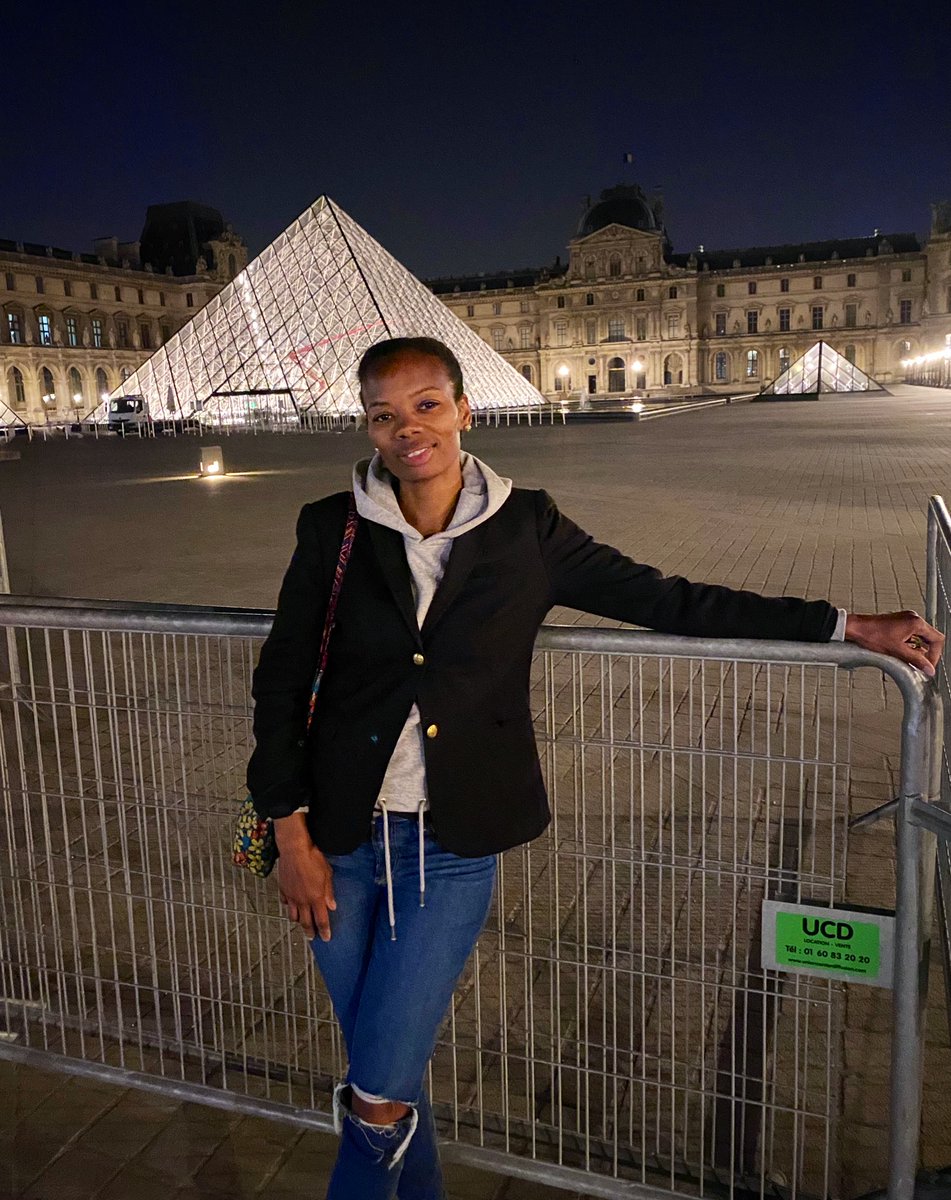 Travel is the best way to get out of the box.

Nothing better than people watching and and observing other cultures.

🇫🇷🥖🥐