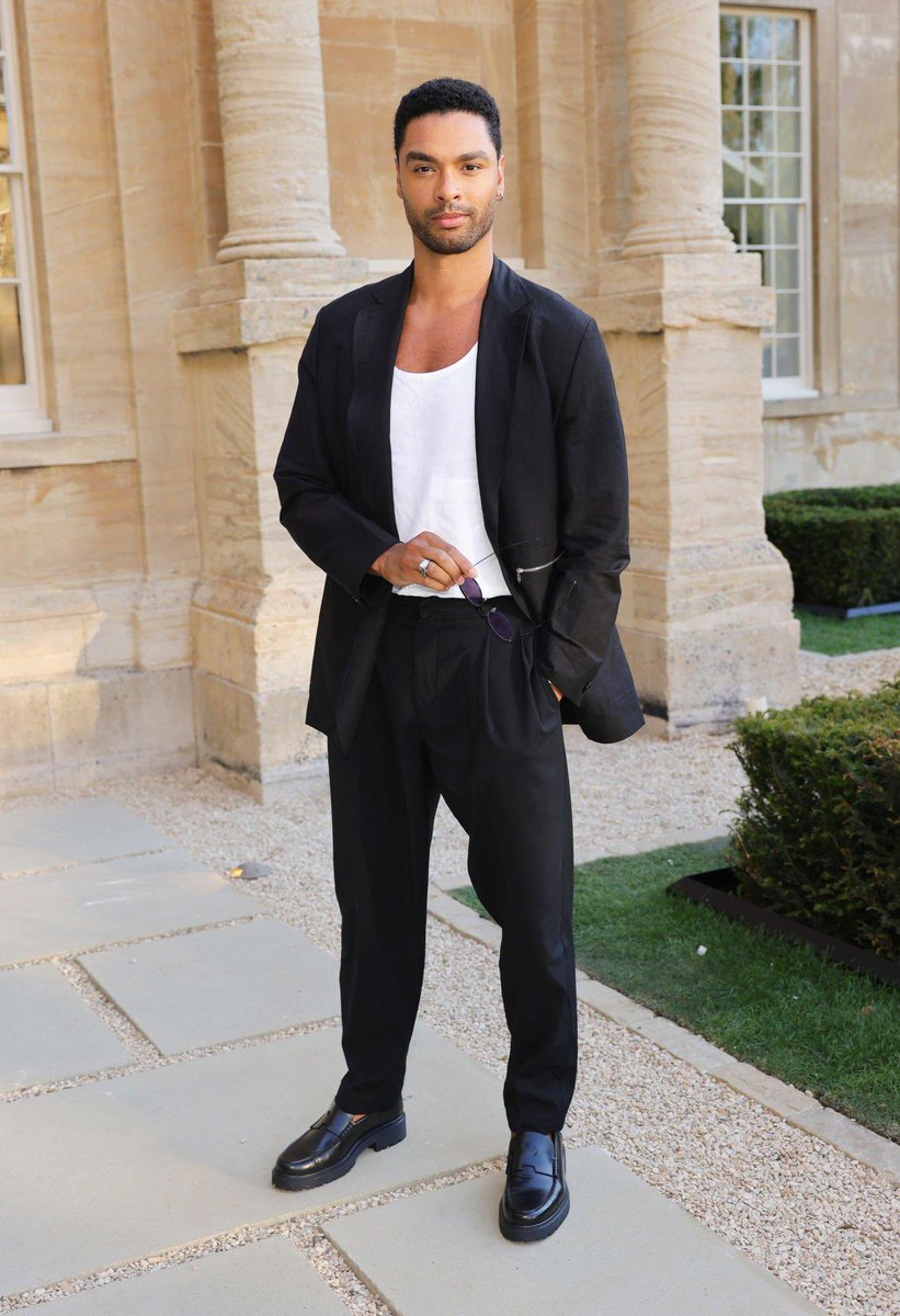 Regé-Jean Page attends the unveiling of RH England, The Gallery at the Historic Aynhoe Park, today in Banbury 🤩🇬🇧🔥 📸: Dave Benett
#RH #RegeJeanPage @AynhoePark #RestorationHardware #AynhoePark