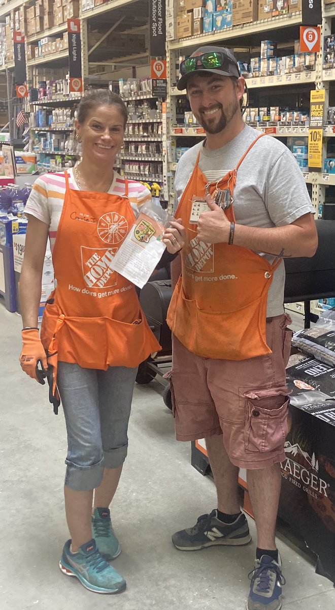 Our newest D28 pack down CHAMPION...Carrie, receiving a HOMER from our MERCHANDISER, Austin!  Such an outstanding associate to have on our team, Way to go, Carrie!!!@QuilliamsJaden <a href="/austin11shane/">Austin_Shirley</a> <a href="/cole91960676/">Cole SM at Clayton Home Depot 8412</a> <a href="/kimberleybeach/">Kimberley</a> <a href="/wesleycopelan/">Wesley Copelan</a>