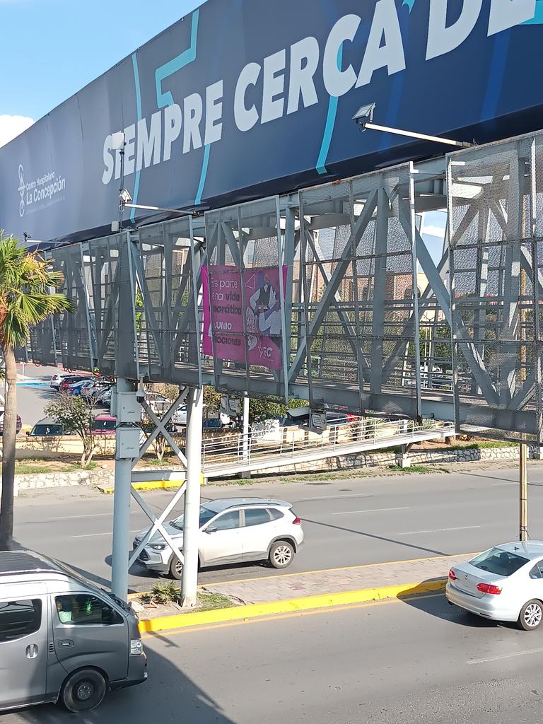 CD13_Coah's tweet photo. Haz valer tu opinión, este 4 de junio hazte escuchar. Vas a votar ¿O qué?
#coahuila #voto #iec  
Promoviendo el voto en el puente peatonal de V. Carranza @rodrigo_0378 @IEC_Coahuila @Jorge_dlp @madeleyn3 @OscarDanieliec6 @letybravoo @MariSaucedo19 https://t.co/9mHCfilkpm
