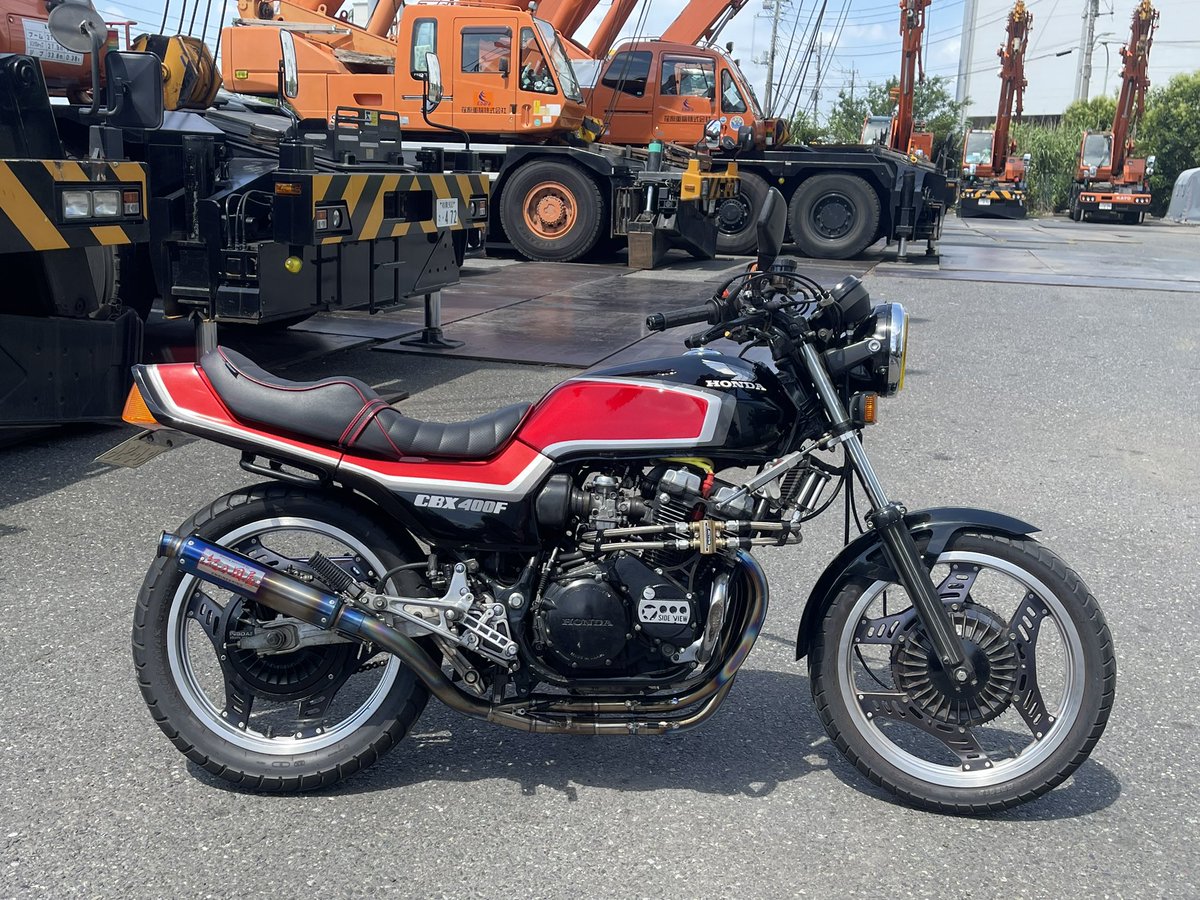 外装一式を塗装に出した為しばらくオリジナル外装(^^)