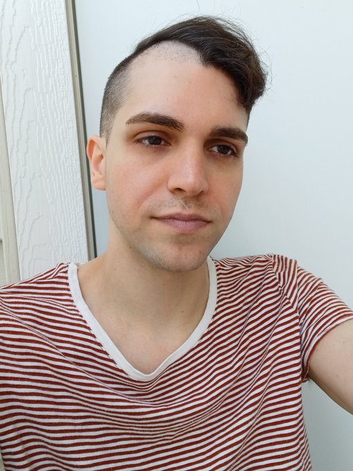 Dramatic, gay, stare into the distance https://t.co/u9qsDuNvi0