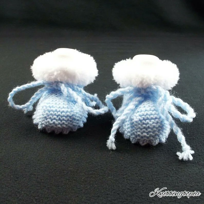 Hand knitted baby boy blue booties with white fur trim 0 - 3 months buff.ly/41dN6Bd #knittingtopia #etsy #knittedbabyclothes #baby #handknitted #babybooties #mummybloggers #MHHSBD #craftbizparty