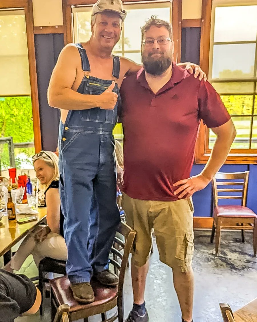 TimSmithSpirits's tweet photo. Such a great time at @wildwingcafe with the crew! Thanks to our waiter Eugene and the amazing team here. @MoonshinerHowie had too much fun π₯
#timsmithtour #timsmith #asheville #wildwingcafe #moonshiners https://t.co/21c0Bs3CCM