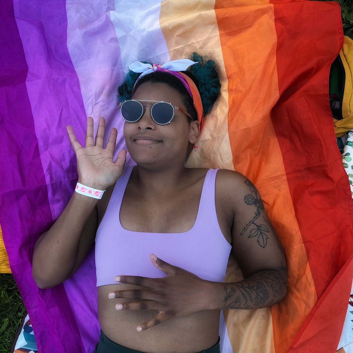 🩷🤍🧡Hot girl summer🧡🤍🩷

#Seattle #Pride2023 #prideinthepark