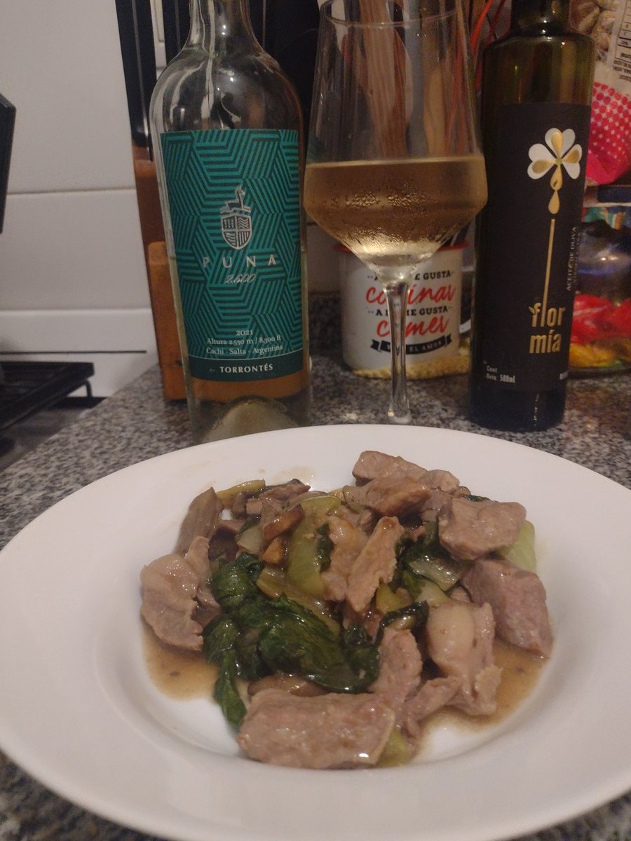lagastronomie's tweet photo. Hoy en el "hoy cocino" salteado de Cerdito con Pakchoi ", obviamente hubo un show de bowls, y su posterior lavado de todo, la receta la subo mañana en mí ig .
Cómo siempre digo, si cocinas rico, comes rico #cocinarico #comerico
#hoycocino https://t.co/SPiO5VwIxF