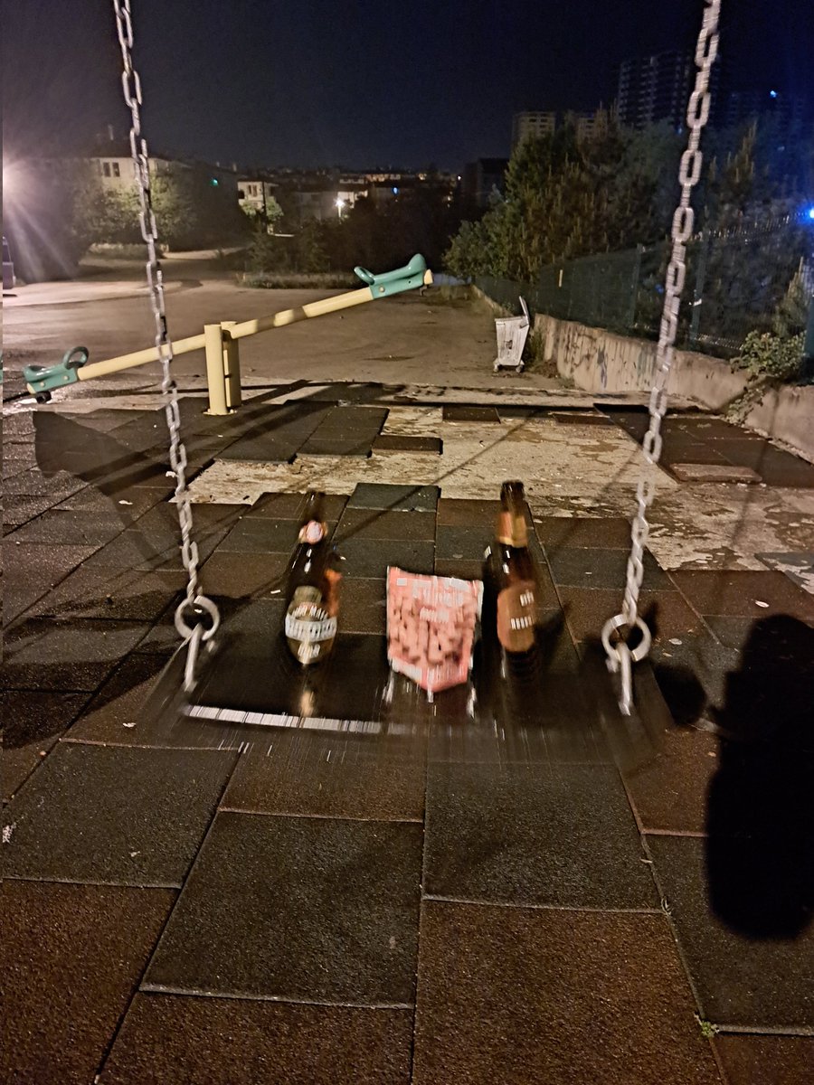 Iki kesanlı ne yapar?
Kastamonuda sabah ezaninda parkta salincakta bira sallar