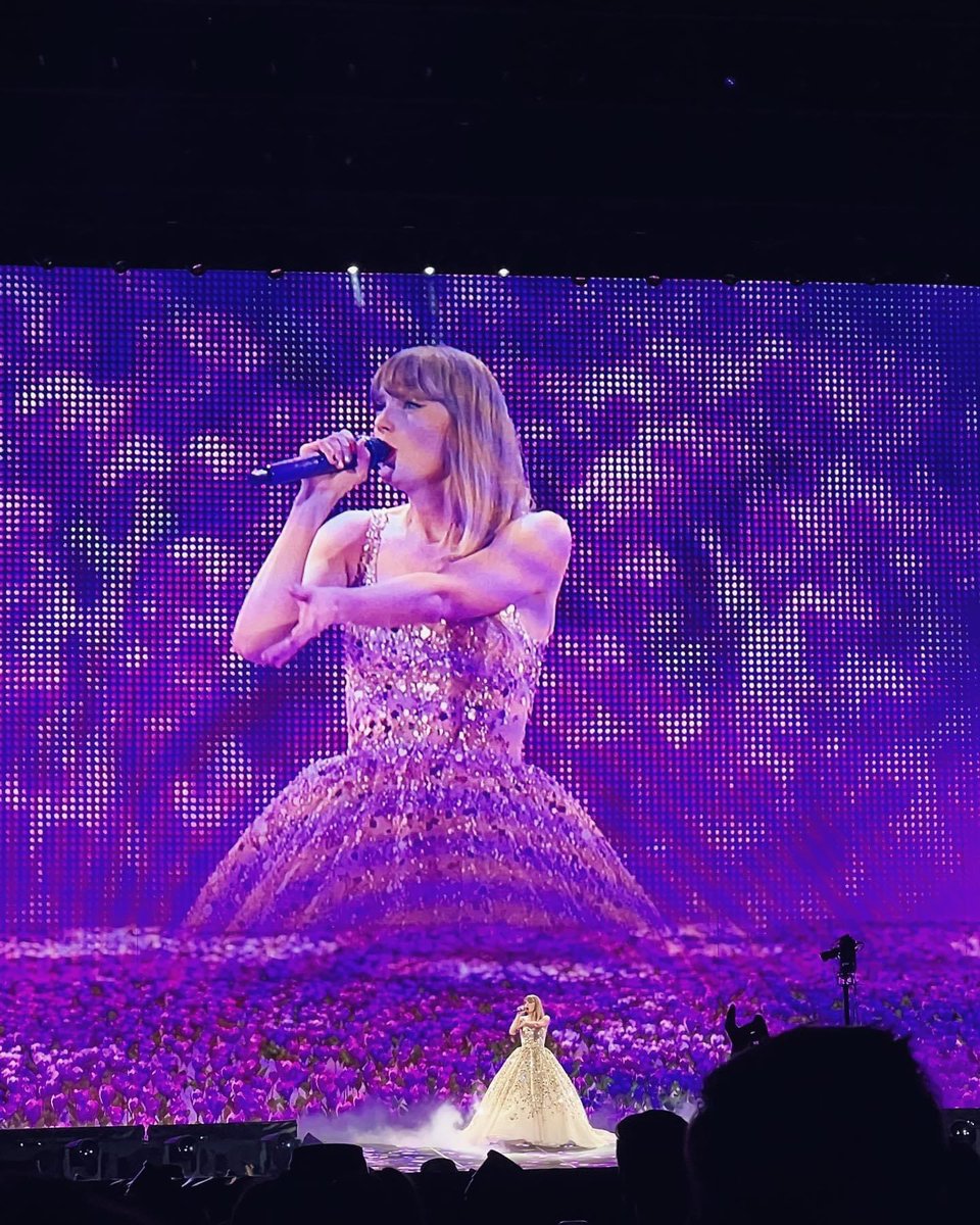 kelljacqueline_'s tweet photo. AND I’LL BE GETTING OVER YOU MY WHOLE LIFE @taylorswift13 @taylornation13 #TSTheErasTour https://t.co/I3xEhBgVoe